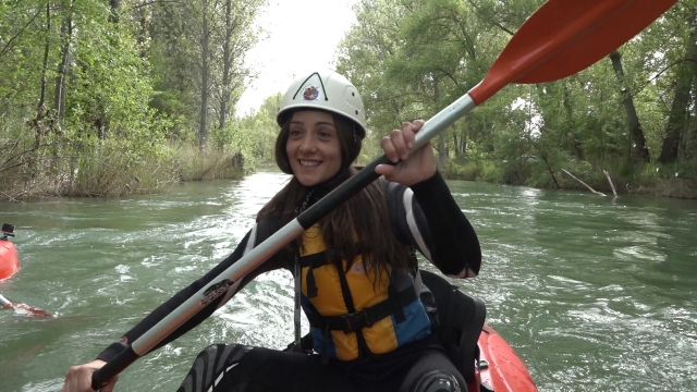  Pagayer sur le canoë 